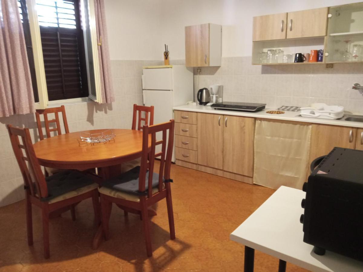 Apartman Sole Apartment Karigador Exterior photo